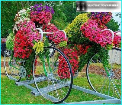 Espetacular arranjo de flores em bicicletas