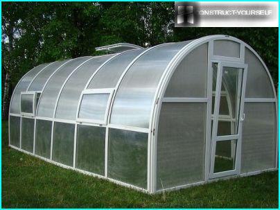 Arched greenhouse with vents