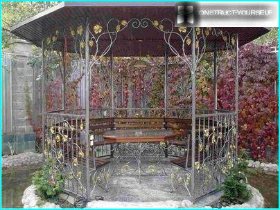 Pergola con mobili