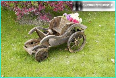 Voiture rétro en bois